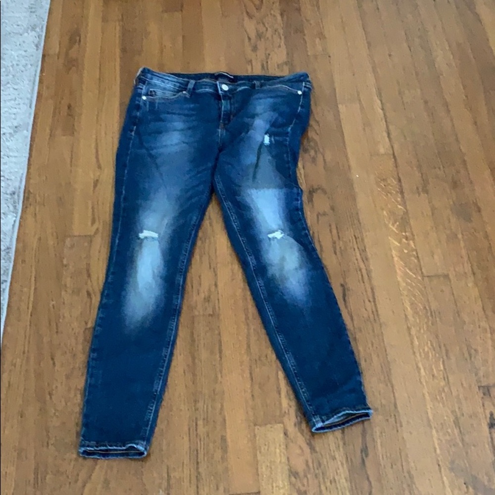 Women’s Destroyed Jean